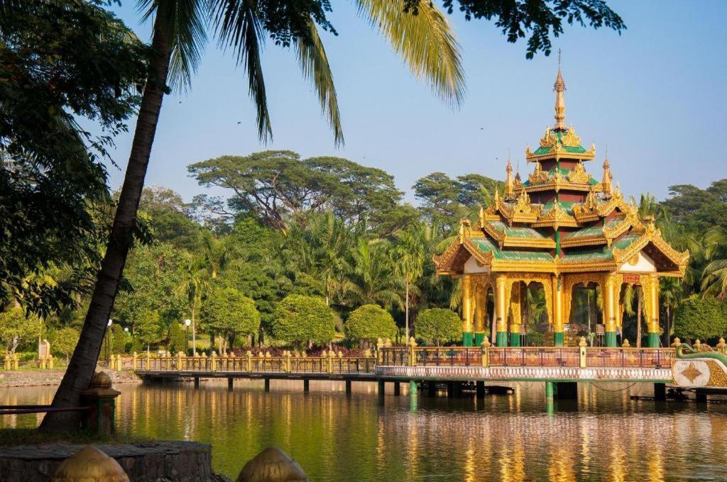 Hotel Family Treasure Yangon Esterno foto
