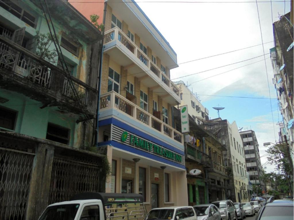 Hotel Family Treasure Yangon Esterno foto