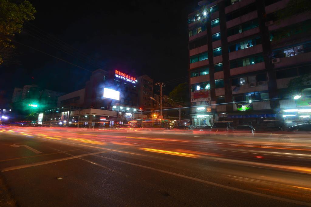Hotel Family Treasure Yangon Esterno foto
