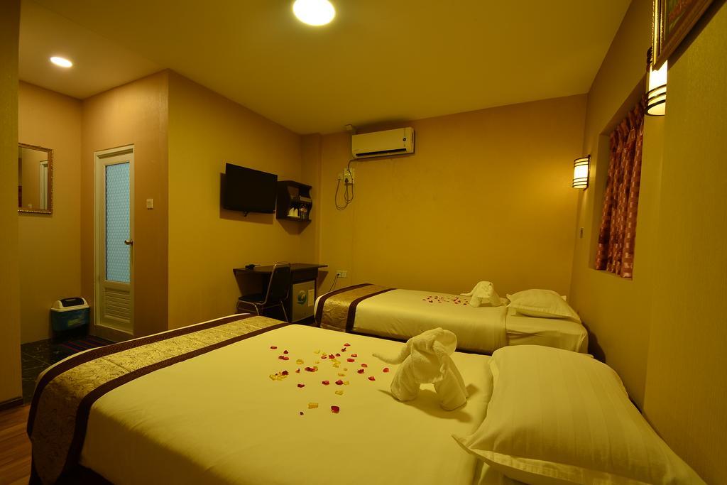 Hotel Family Treasure Yangon Esterno foto