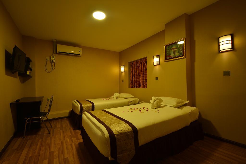 Hotel Family Treasure Yangon Esterno foto