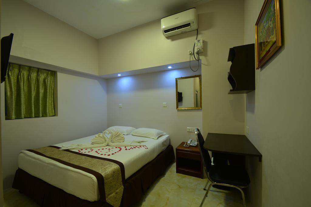 Hotel Family Treasure Yangon Esterno foto