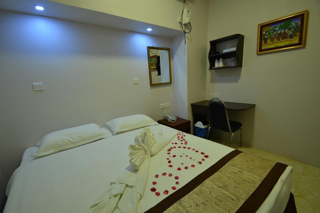Hotel Family Treasure Yangon Esterno foto