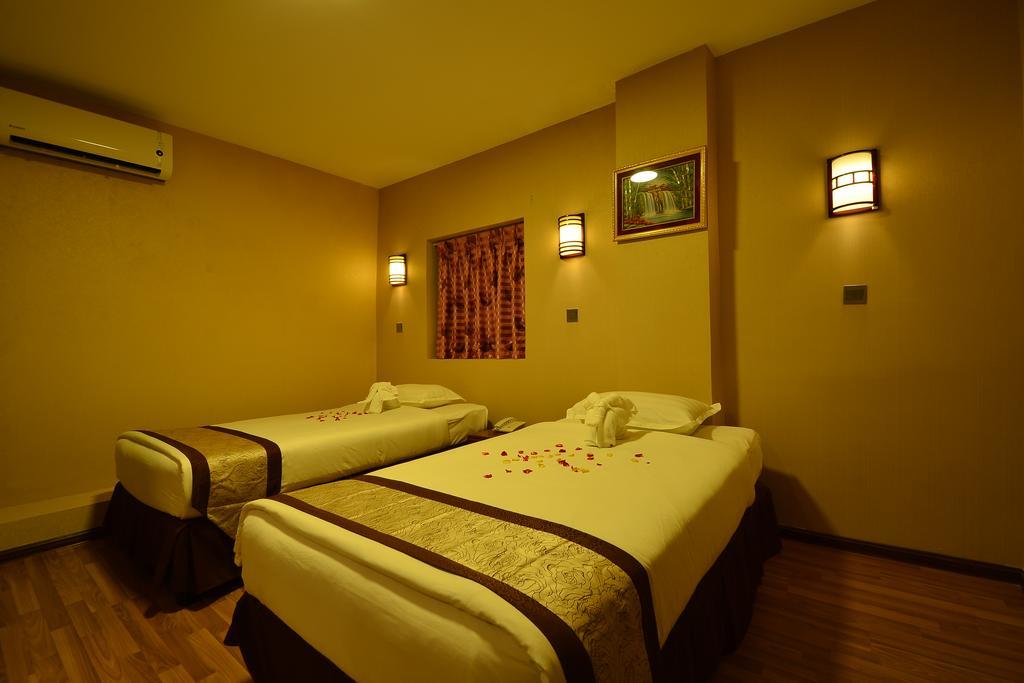 Hotel Family Treasure Yangon Esterno foto