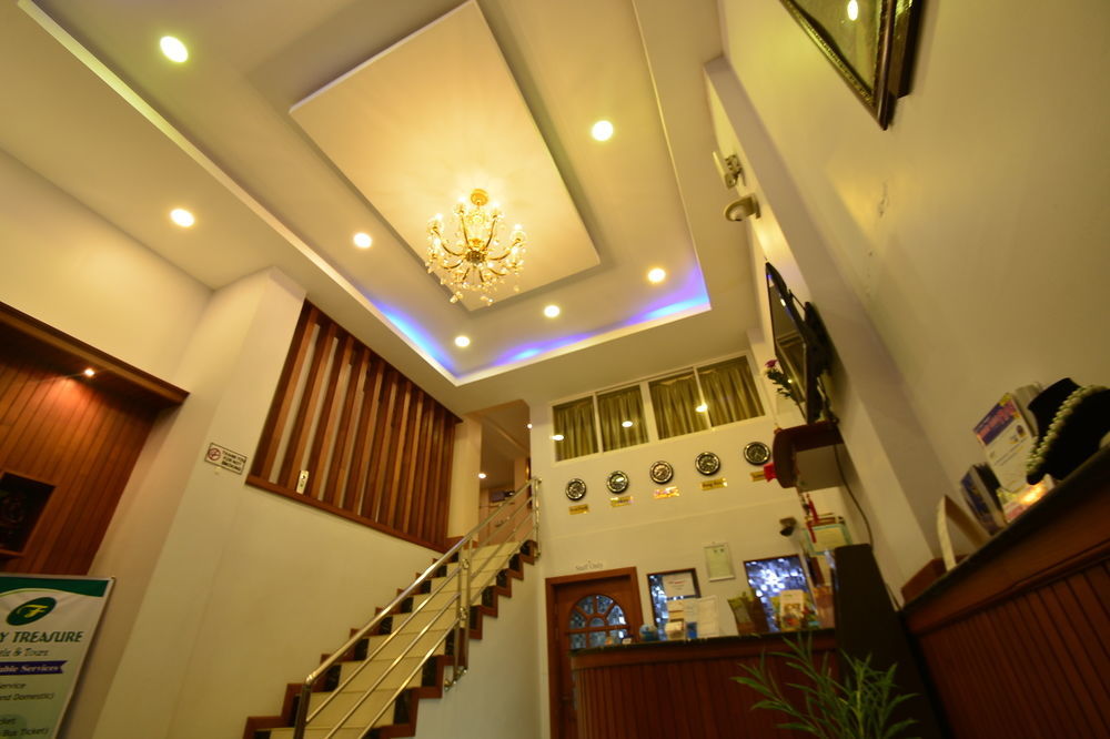 Hotel Family Treasure Yangon Esterno foto