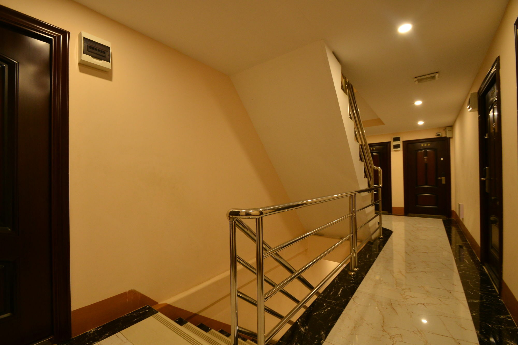 Hotel Family Treasure Yangon Esterno foto