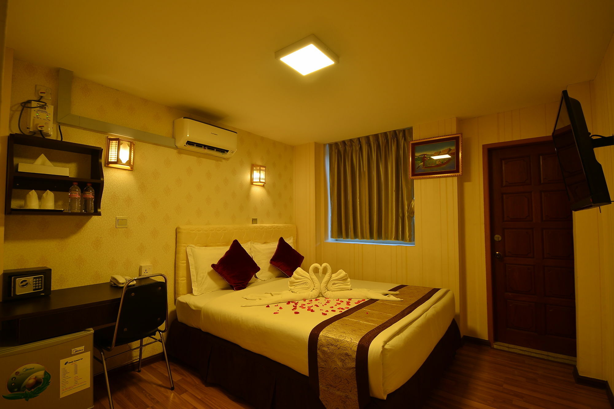 Hotel Family Treasure Yangon Esterno foto
