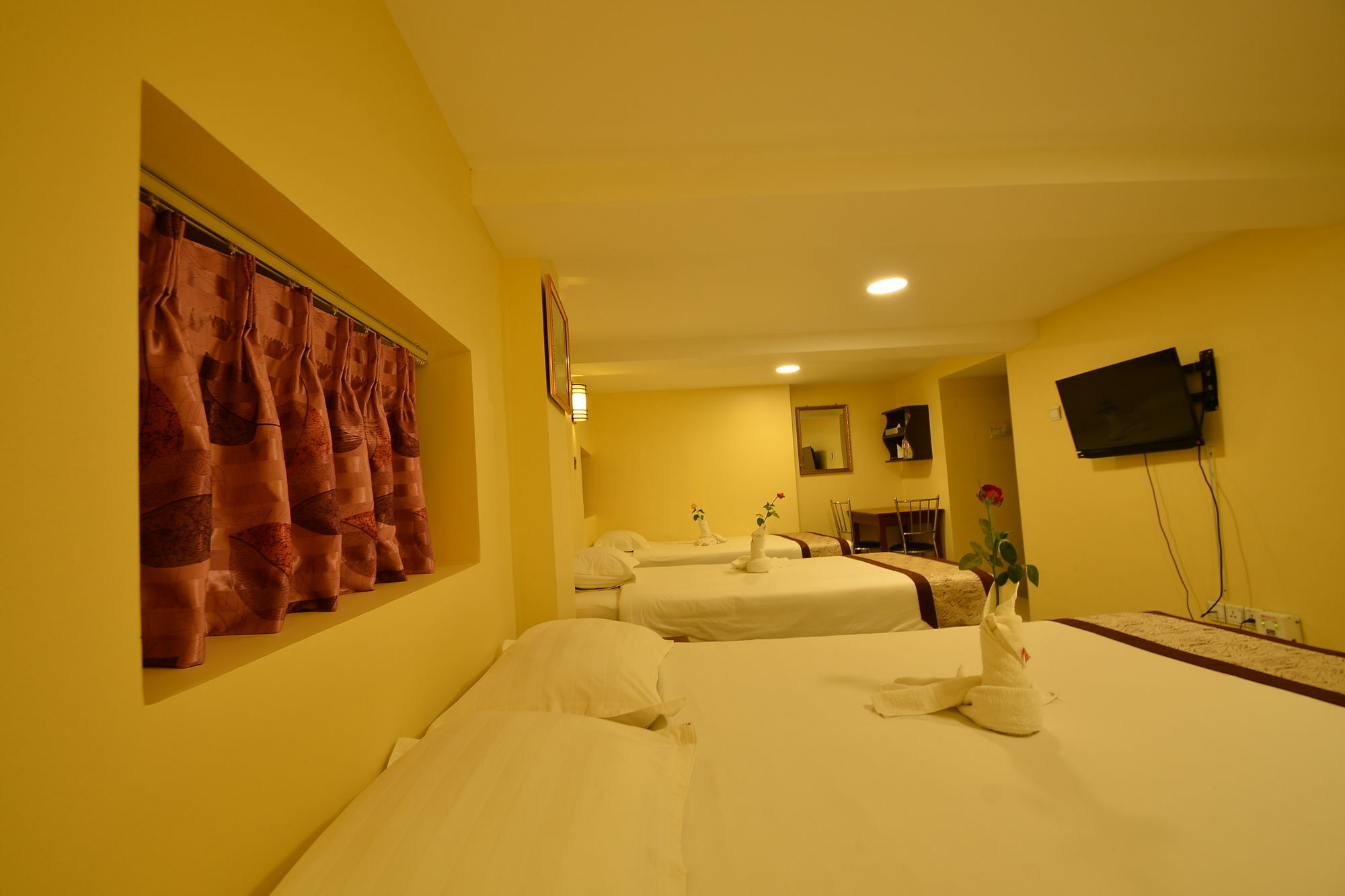 Hotel Family Treasure Yangon Esterno foto