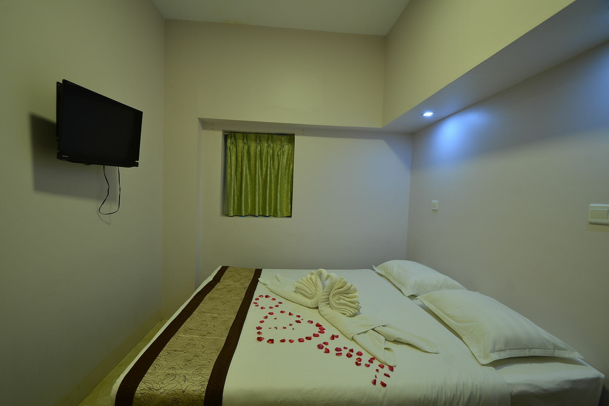 Hotel Family Treasure Yangon Esterno foto