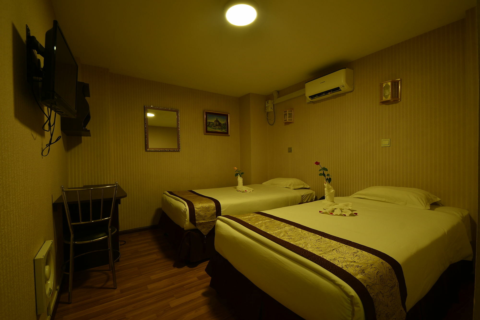 Hotel Family Treasure Yangon Esterno foto