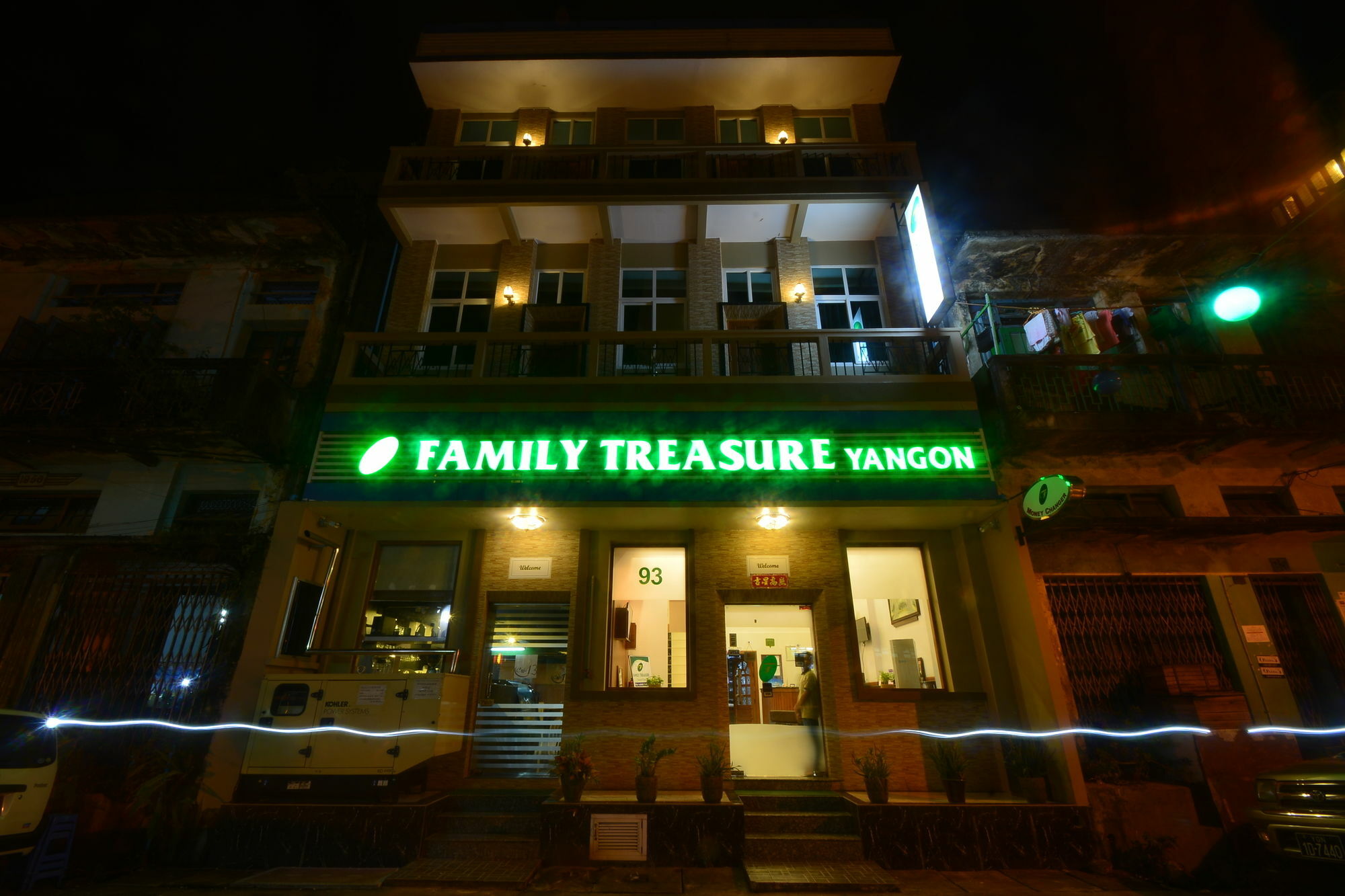 Hotel Family Treasure Yangon Esterno foto