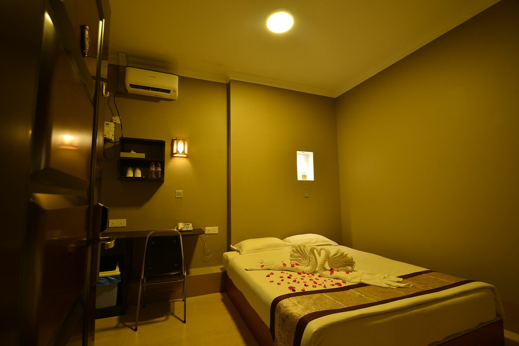 Hotel Family Treasure Yangon Esterno foto